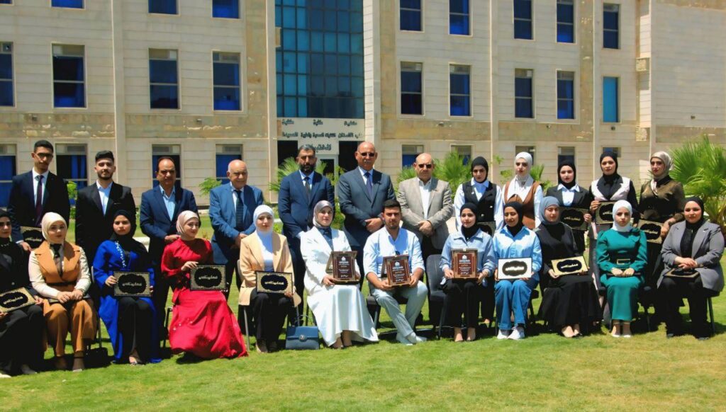 جامعة السراج تكرم الطلبة الأوائل في أول مبادرة من نوعها بين الجامعات